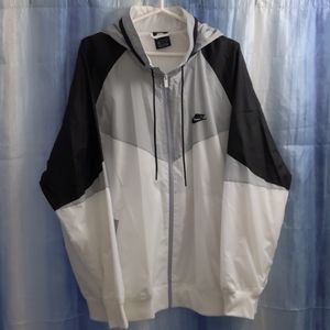 Mens Nike Windbreaker. Black, Grey & White XXL.